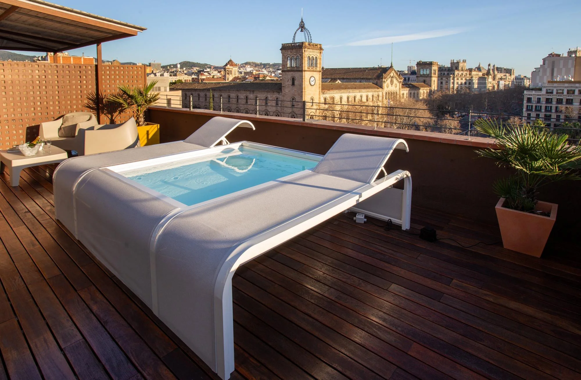 Posso mettere una piscina sulla mia terrazza o sul mio attico?