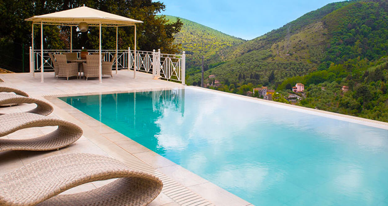 Come mantenere l'acqua della piscina cristallina